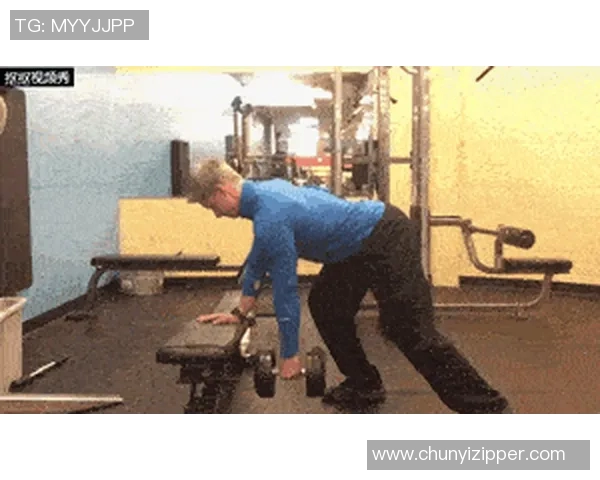 划船哑铃训练全解析提升肌肉力量与耐力的最佳选择